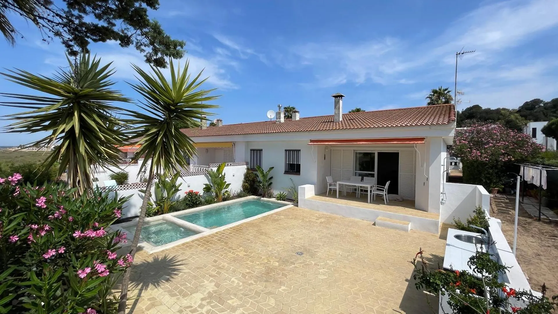 Chalet En Primera Linea De Una Planta Con Piscina Privada Y Acceso Directo A La Playa 厄尔-汝姆披多 0*,  西班牙