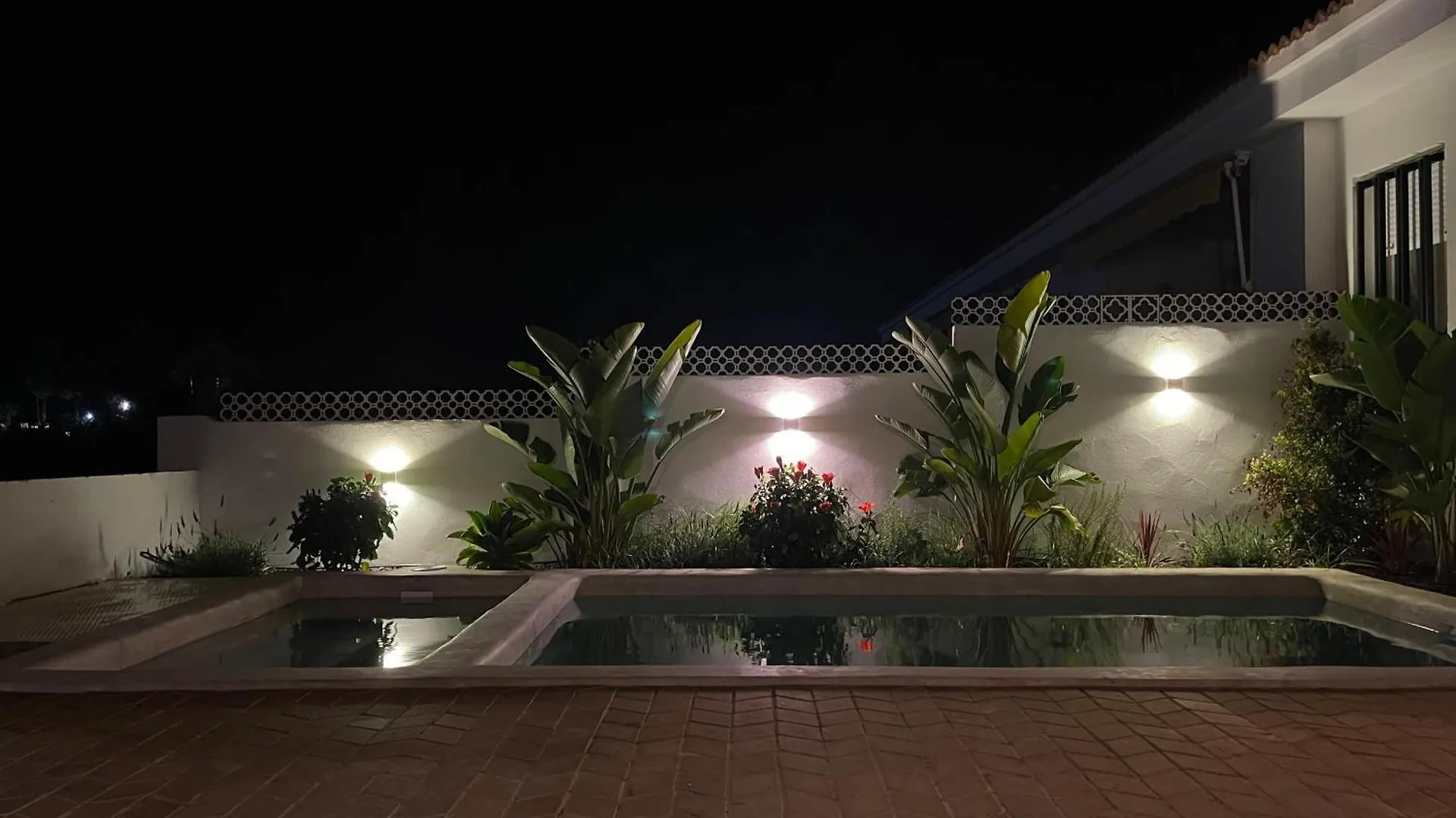 Villa Chalet En Primera Linea De Una Planta Con Piscina Privada Y Acceso Directo A La Playa El Rompido