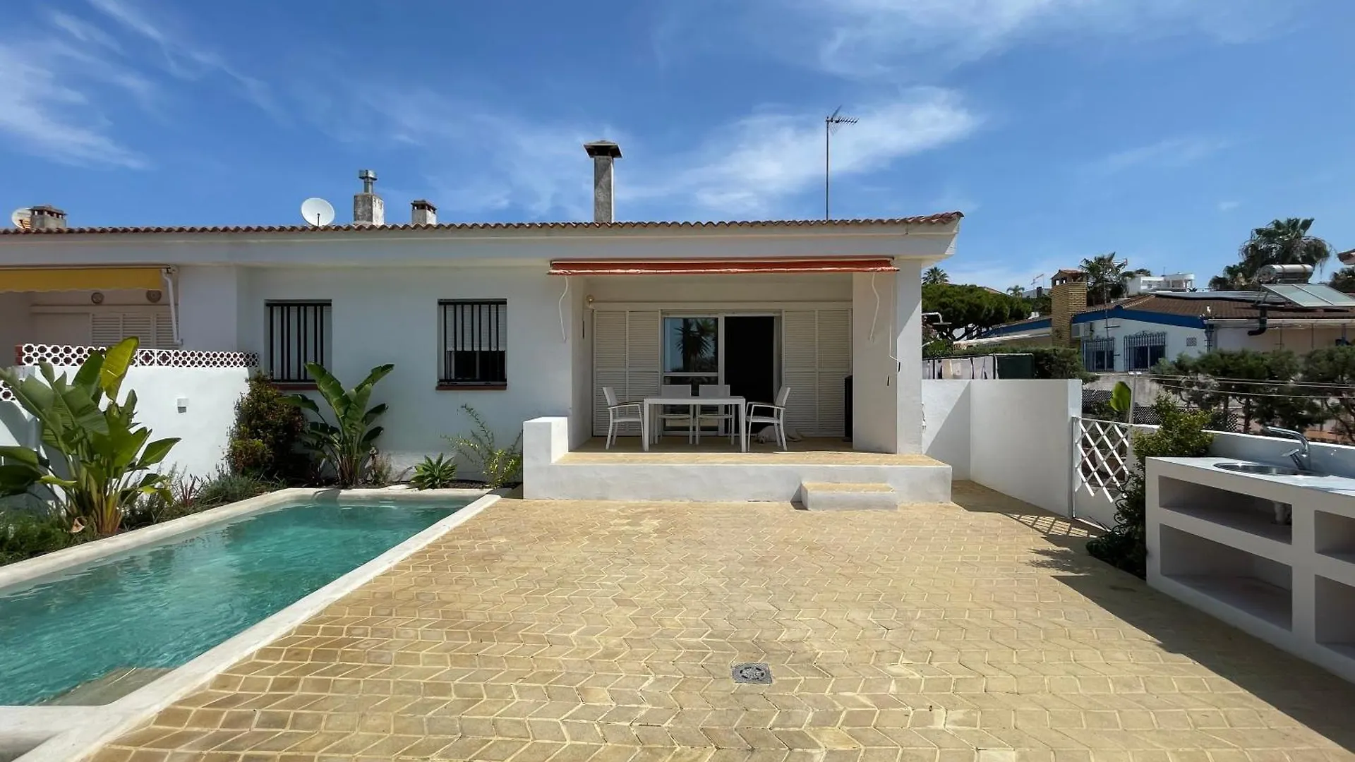 Villa Chalet En Primera Linea De Una Planta Con Piscina Privada Y Acceso Directo A La Playa El Rompido Spain