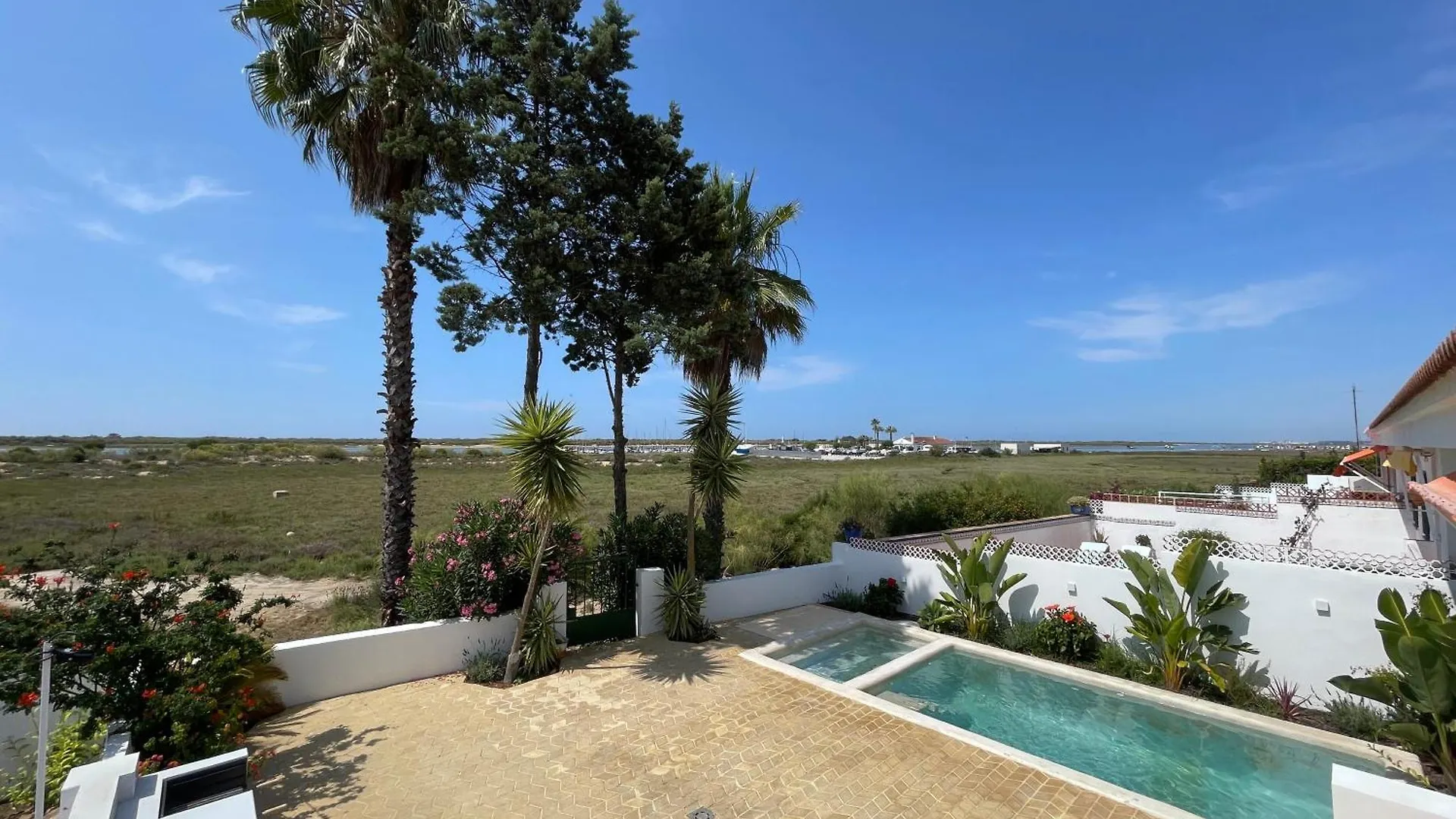Villa Chalet En Primera Linea De Una Planta Con Piscina Privada Y Acceso Directo A La Playa El Rompido