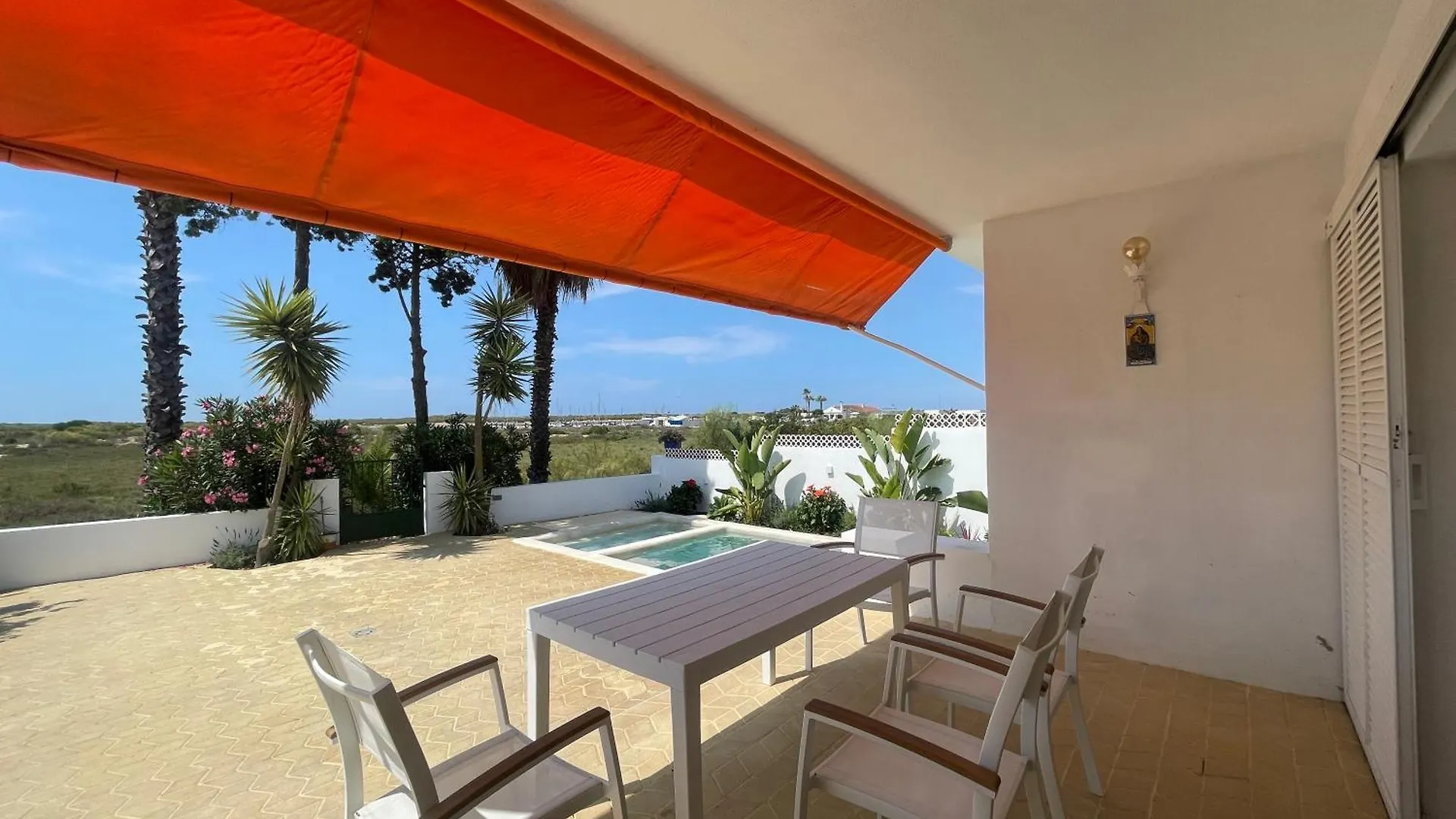 Chalet En Primera Linea De Una Planta Con Piscina Privada Y Acceso Directo A La Playa El Rompido Villa