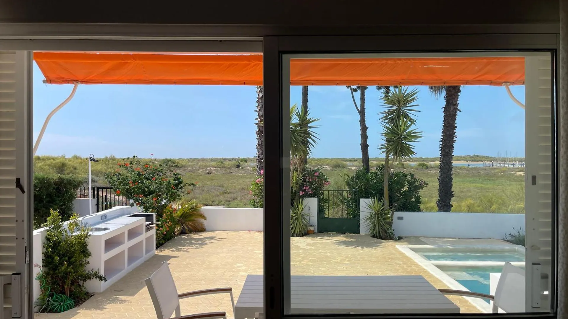 Chalet En Primera Linea De Una Planta Con Piscina Privada Y Acceso Directo A La Playa El Rompido Spain